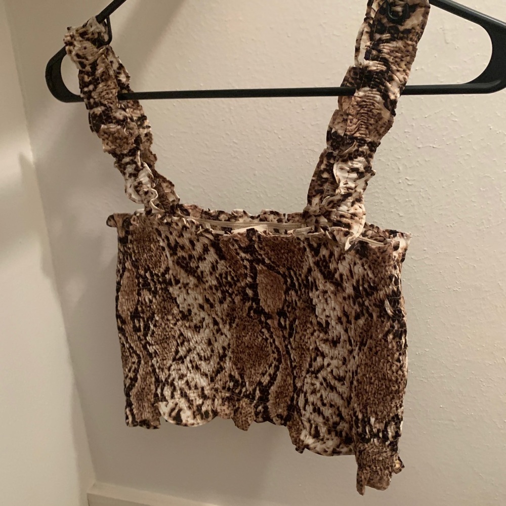 Leopard print cropped shirt
